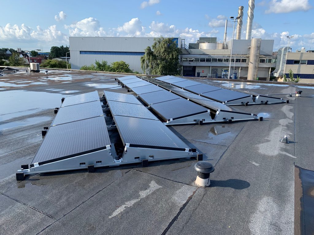 28 zonnepanelen in oost west opstelling Hoogewerf Elektrotechniek